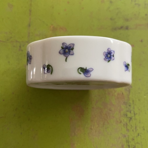 Lenox collectors Society trinket box - Picture 5 of 8